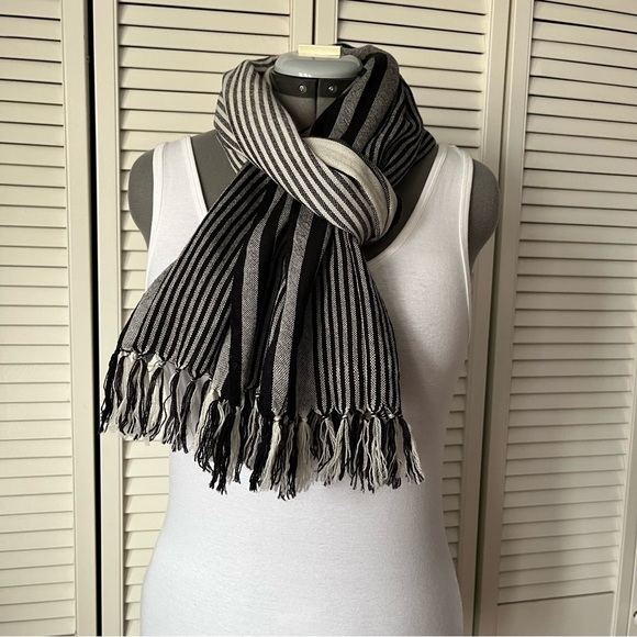 CRC Wool striped fringed scarf - Picture 7 of 10